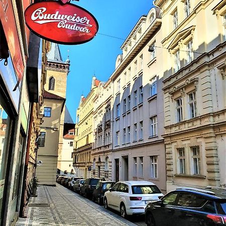 Reznicka Apartments Прага Екстериор снимка