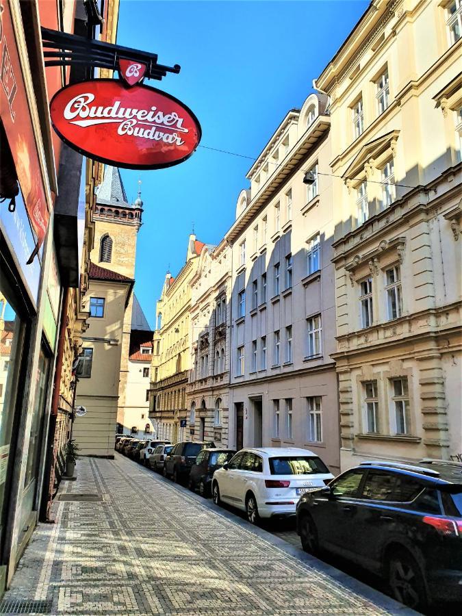 Reznicka Apartments Прага Екстериор снимка