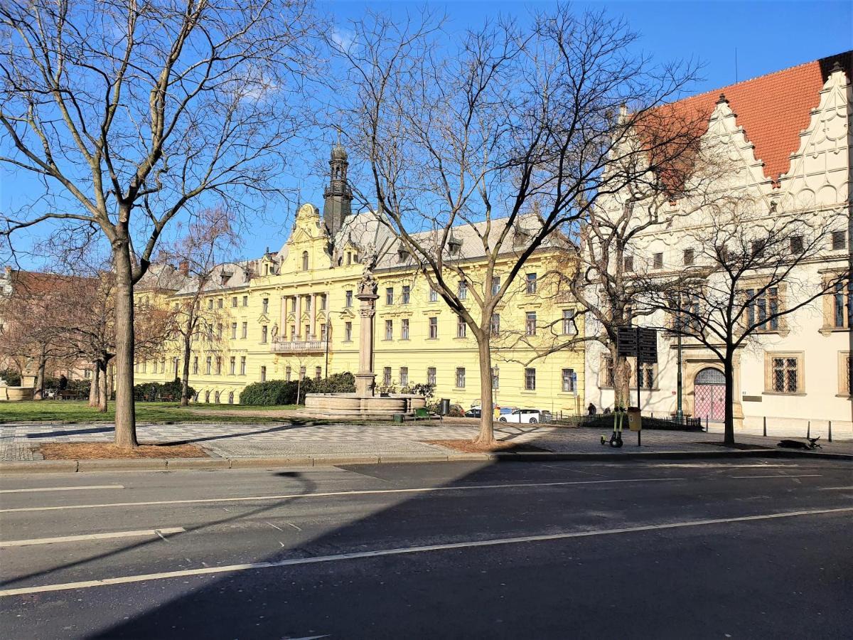 Reznicka Apartments Прага Екстериор снимка