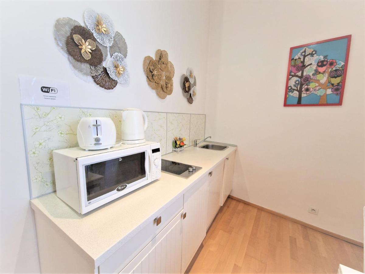 Reznicka Apartments Прага Екстериор снимка