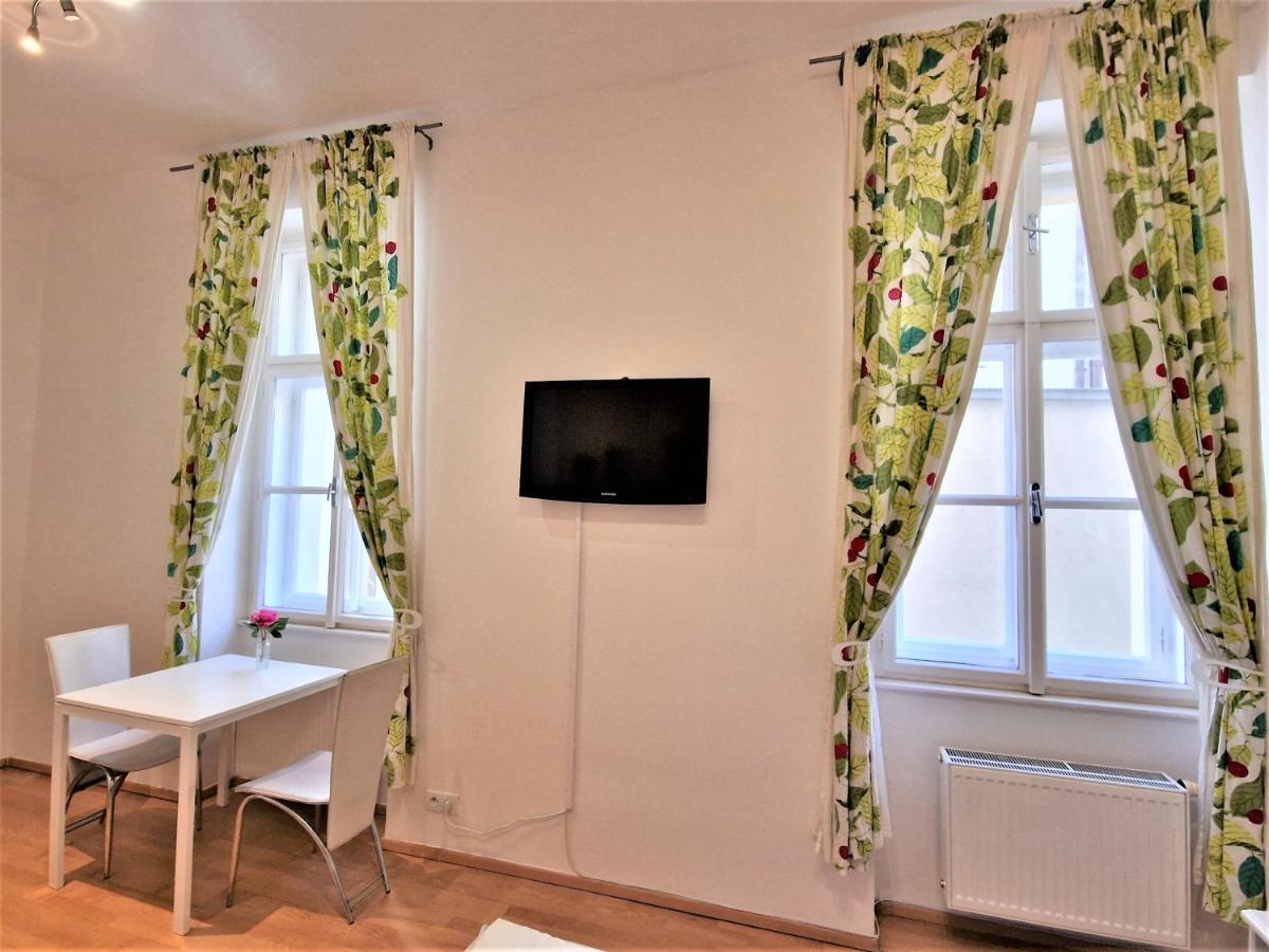 Reznicka Apartments Прага Екстериор снимка