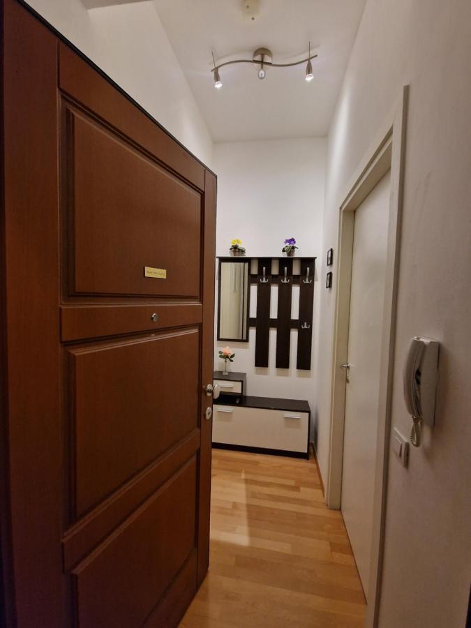 Reznicka Apartments Прага Екстериор снимка