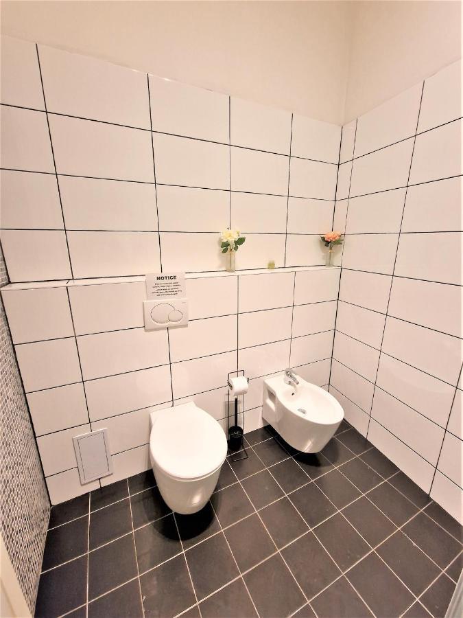Reznicka Apartments Прага Екстериор снимка