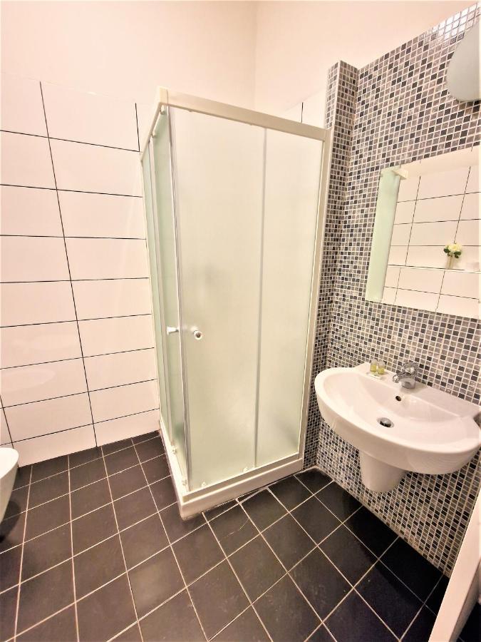 Reznicka Apartments Прага Екстериор снимка