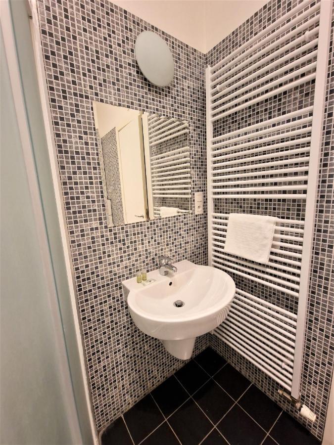 Reznicka Apartments Прага Екстериор снимка